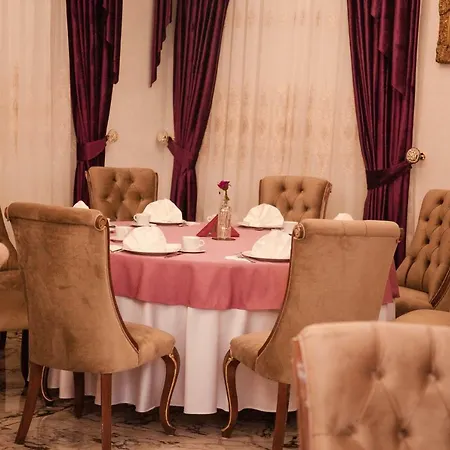 Royal Boutique Breeze