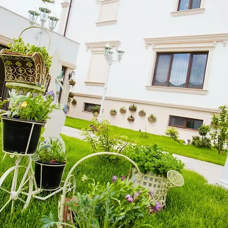 Royal Boutique Breeze Hotel 3*