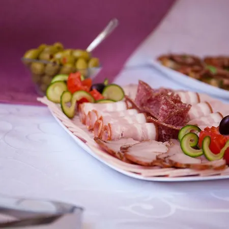 Royal Boutique Breeze